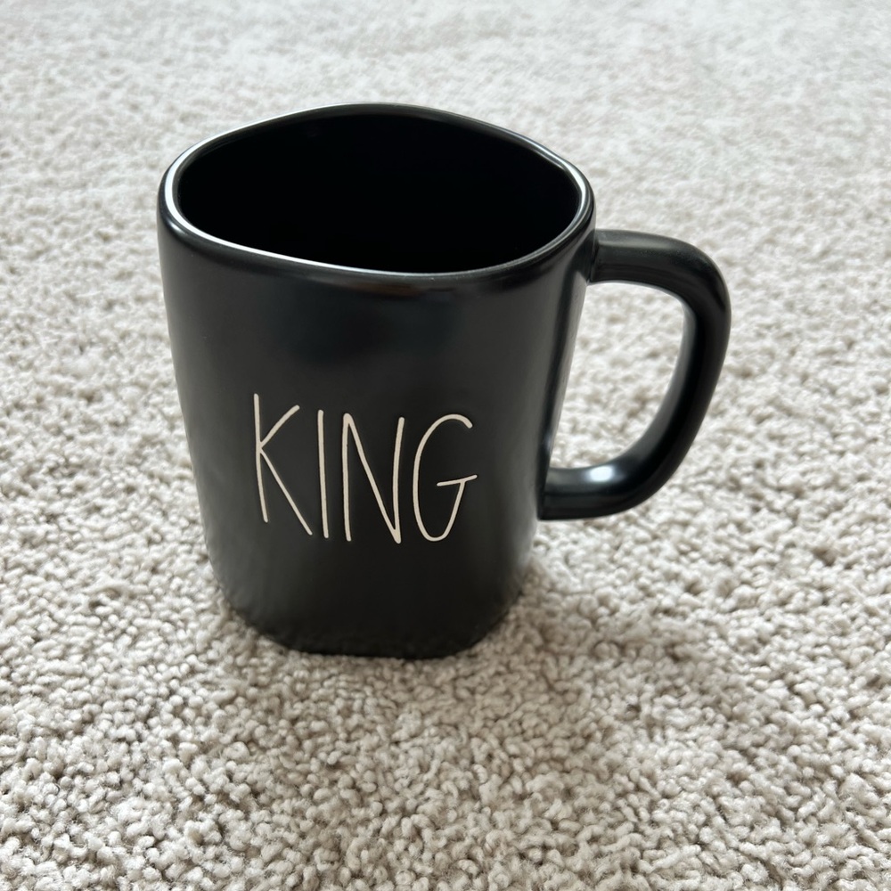 Rae Dunn King Mug